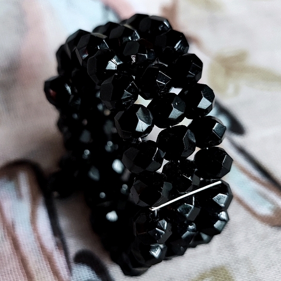 Jet Black Glass 3 Rows Triple Strand Memory Wire Smaller Vintage Ebony  Bracelet - Picture 5 of 10